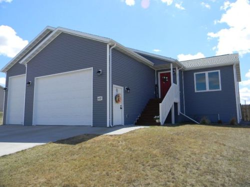 6425 Edgerly Ln, Bismarck, ND 58504-9231