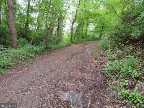 26 Raging River Rd, Falling Waters WV  25419-4247 exterior