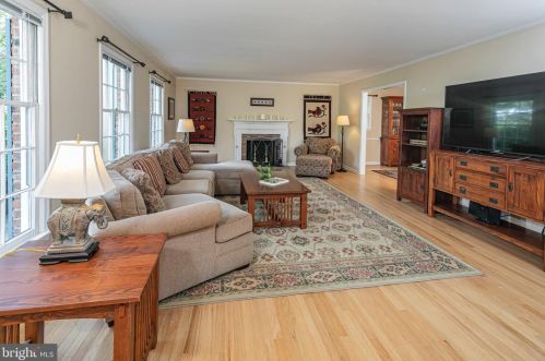 197 Brookstone Dr, Princeton, NJ 08540-2403
