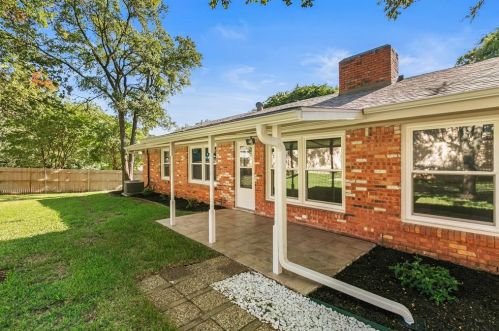 2200 Mcewen Ct, Fort Worth TX  76112-7927 exterior