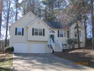 2632 Abbotts Glen Dr, Acworth, GA 30101-3418