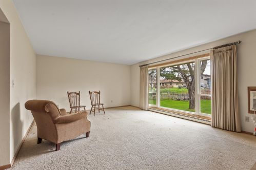 760 Iowa Ave, Saint Paul MN  55106-1018 exterior