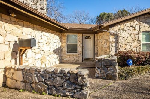 6208 Bellhurst Ct, Fort Worth TX  exterior