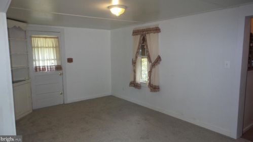 262 Bakers Basin Rd, Trenton NJ  08648-3312 exterior