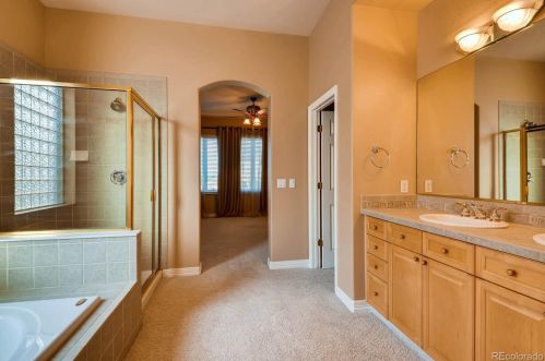 22540 Peakview Dr, Aurora CO 80016-7026 exterior