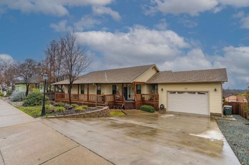 135 Hillside Pl, Jackson, CA 95642-9320