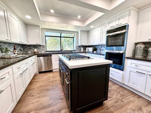 16685 Bonanza Dr, Riverside CA  92504-5706 exterior