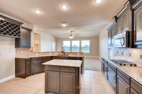 5709 Spirit Lake Dr, Fort Worth TX  76179-7621 exterior