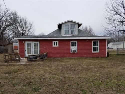 421 3rd St, Winganon, OK 74016-1140