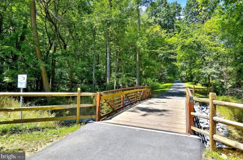 1221 Pinecrest Cir, Silver Spring MD 20910-1626 exterior