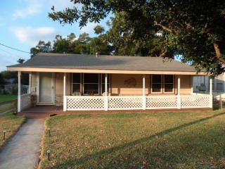 214 College St, Fredericksburg, TX 78624-3958
