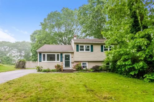 18 Holmes St, Westerly, RI 02891-3112