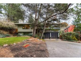 5502 Miles Ct, Portland, OR 97219-1236
