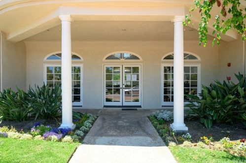 606 Lake St, Huntington Beach CA  92648-4765 exterior