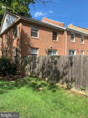 5253 Bradgen Ct, Springfield, VA 22151-3505