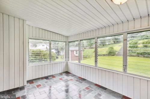 8421 Chippewa Rd, Philadelphia PA 19128-1206 exterior