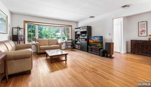 145 Palisade Ave, Cresskill, NJ 07626-2258