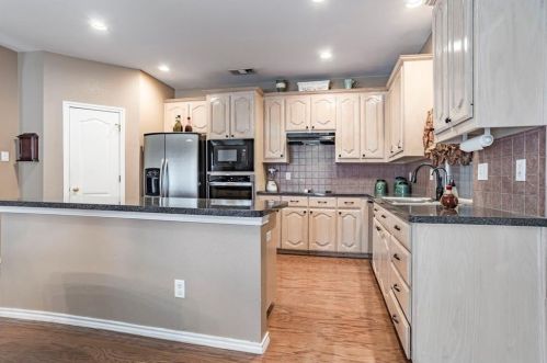 2729 White Rock Dr, Fort Worth TX  76131-2048 exterior