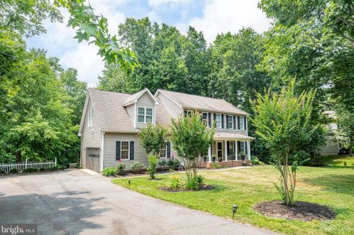 7908 Woods Dr, Fredericksburg, VA 22408-8863
