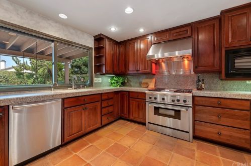 6535 Rycroft Dr, Riverside CA  92506-5314 exterior