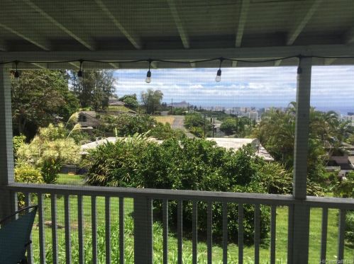 2818 Laola Pl, Honolulu, HI 96813-1040