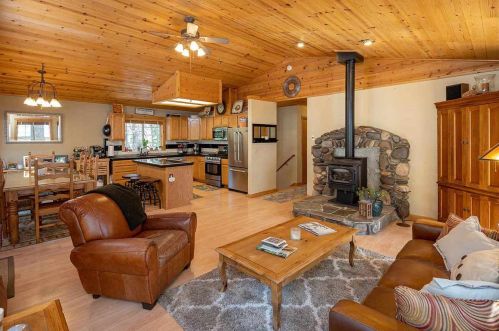 12849 Peregrine Dr, Truckee, CA 96161-6829