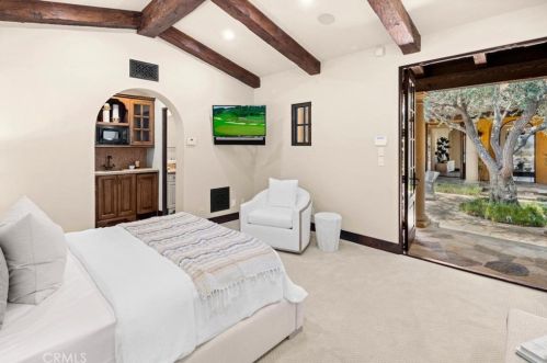 47 Echo Gln, Irvine CA  92603-0421 exterior