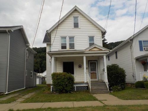 411 Liberty St, Franklin, PA 16323-1054