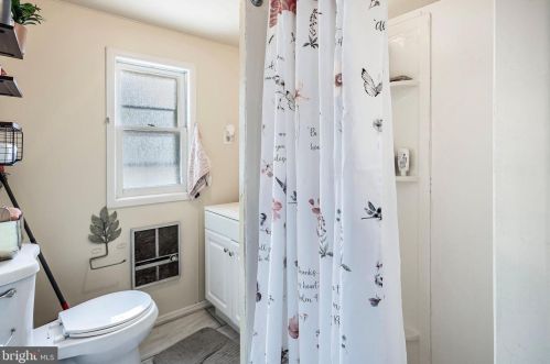 887 Lalor St, Trenton NJ  08610-6558 exterior