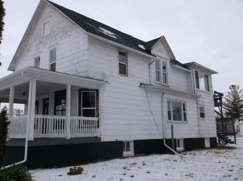 11 Vernon St, Hollowayville, IL 61356-1718