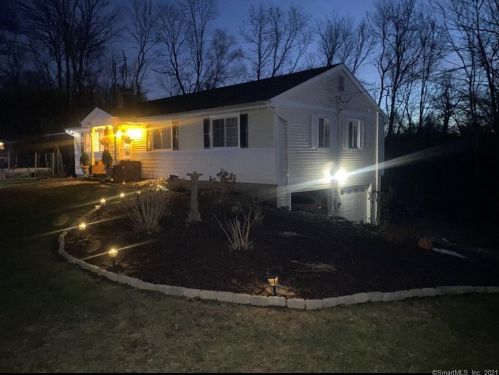 6 Skytop Dr, Sandy Hook, CT 06482-1504