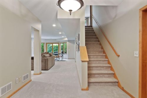 3315 Crestmoor Dr, Saint Paul MN  55125-5006 exterior