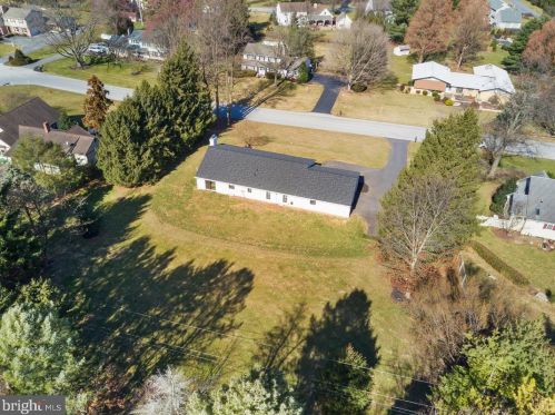 2146 Stonecrest Dr, Lancaster PA  17601-5437 exterior