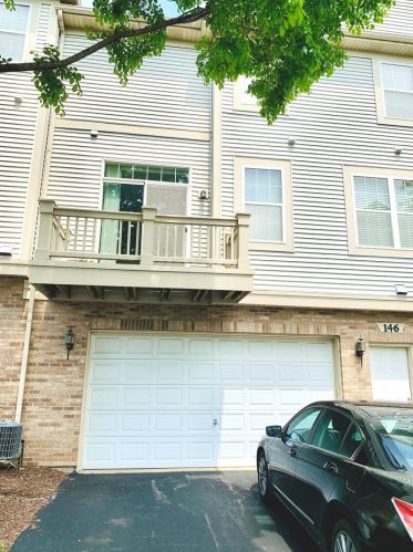 146 Goldenhill St, Carol Stream IL  60188-1303 exterior