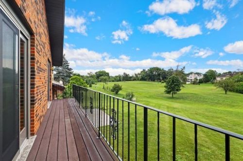 8401 Park Ave, Willowbrook IL 60527-6343 exterior