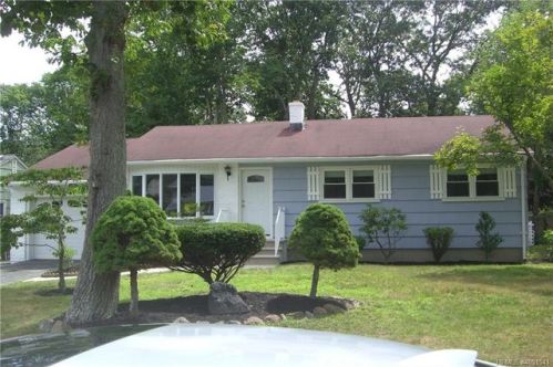83 Shorewood Dr, Berkeley Township, NJ 08721-1039
