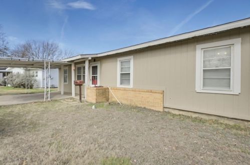 4745 Laverda Dr, Fort Worth, TX 76117-3928