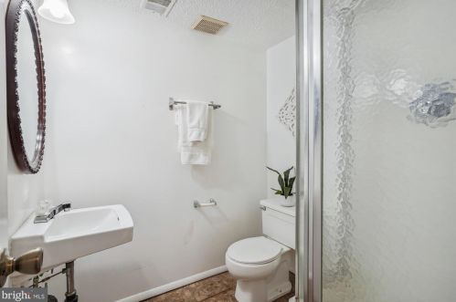 8675 Hickory Ridge Ct, Springfield VA  22153-3703 exterior