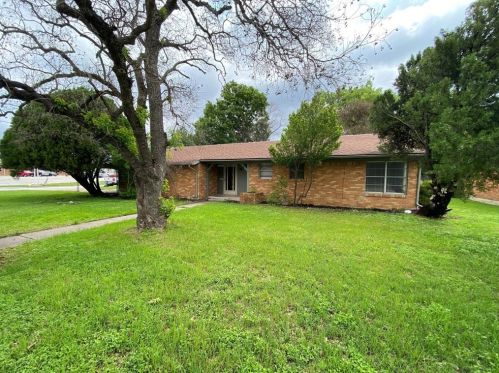 5801 Sandra Dr, Fort Worth, TX 76133-2431