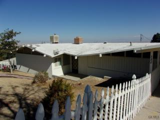 522 Washington Ave, Taft, CA 93268-4442