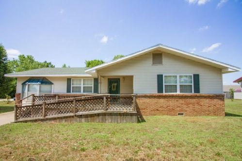 201 11th Ave, Caney, KS 67333-2302