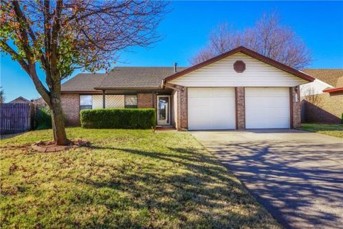 1300 Silver Maple Ln, Noble, OK 73068-8313