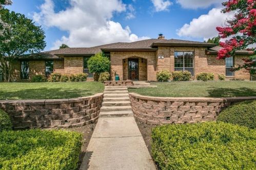 2214 Meadowview Dr, Garland, TX 75043-1011