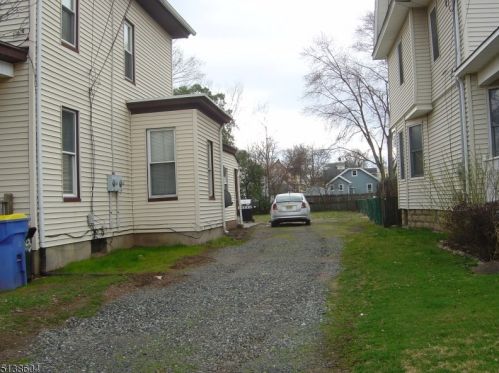 163 Clinton St, South Bound Brook, NJ 08880-1252