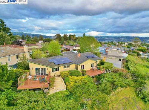 2409 Mikemary Ct, Hayward, CA 94546-2748