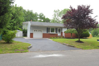 25 Freewood St, Wall Township, NJ 07731-8555