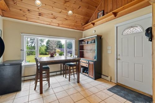 18 Gurley Rd, East Lyme, CT 06333-1712