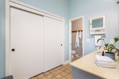 5042 Doanoke Ave, Irvine CA  92604-2407 exterior