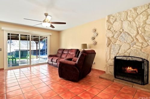 6010 Kitty Hawk Dr, Riverside CA  92504-1422 exterior