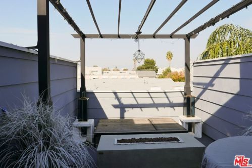 4355 Ventura Canyon Ave, Van Nuys CA  91423-3739 exterior